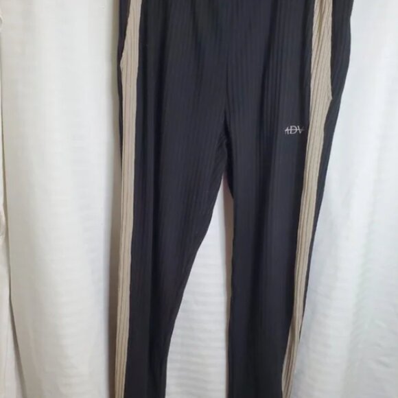 TWO PIECE JOGGERS SET - Picture 3 of 7